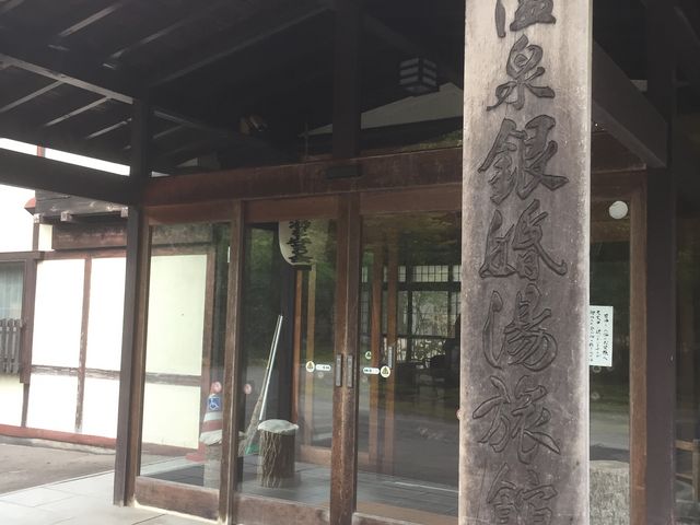 古い木造の建物にも趣きがあります。_銀婚湯