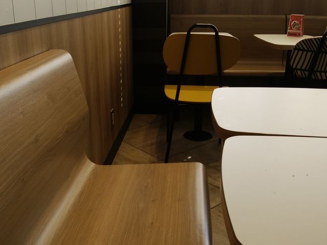 テーブル席_マクドナルド沼津駅北口店
