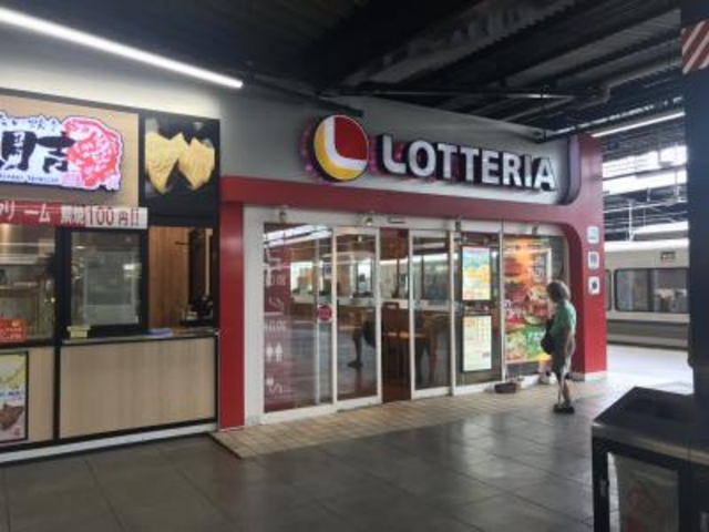 ホームにあります。_ロッテリアJR鶴橋駅店