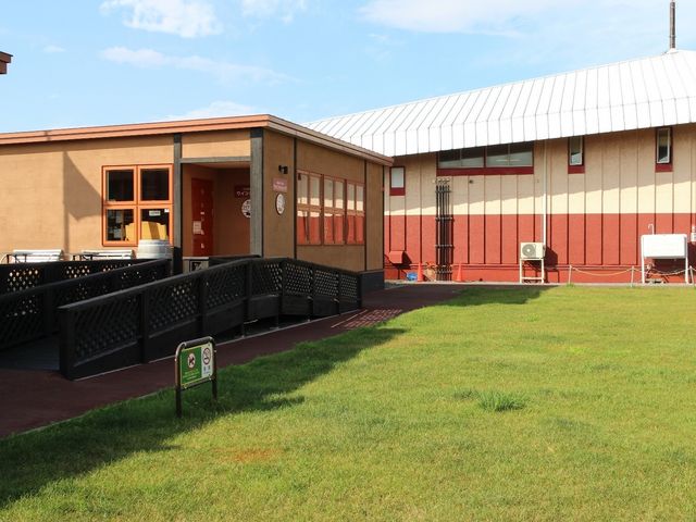広い芝生の敷地_余市葡萄酒醸造所