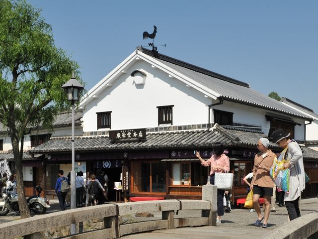 風見鶏が目印だ_廣榮堂 倉敷雄鶏店