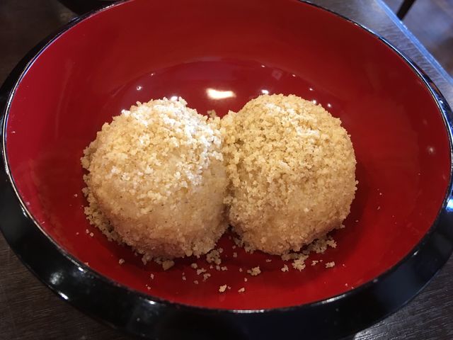 くるみおはぎは二個注文。_信州蕎麦の草笛 上田お城前店