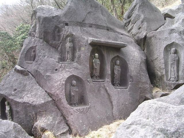 元箱根石仏群