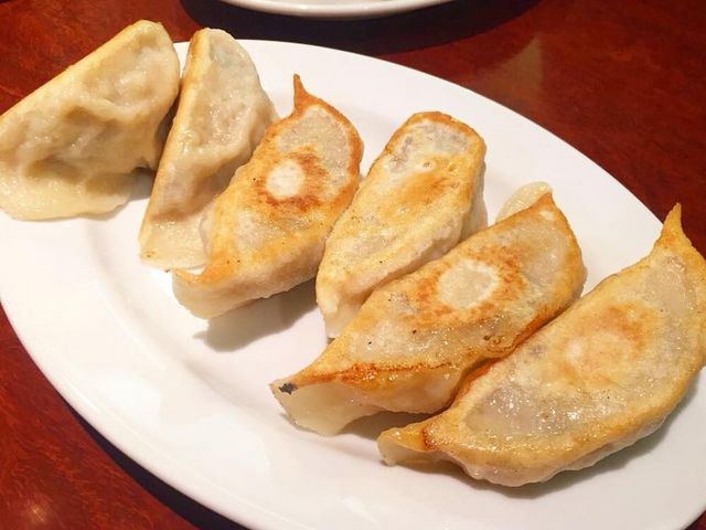 焼餃子_餃子のハルピン
