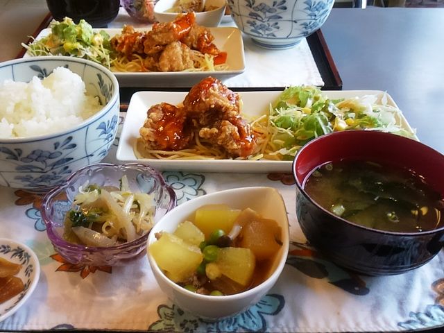 小鉢で煮物も付いてきました。_アベニュー