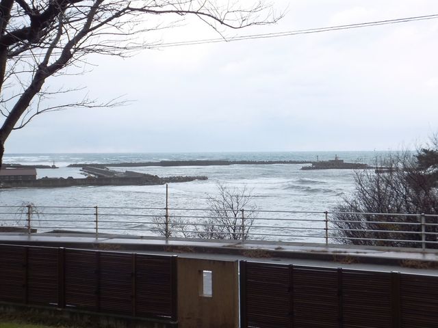 左側防波堤の手前が海水浴場です。_橋立海水浴場(橋立マリンビーチ)/海の家”COSTA"
