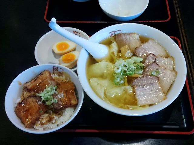 ワンタン麺+炙り焼き豚ご飯_喜多方ラーメン坂内