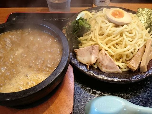 熱々のつけ汁_竹本商店★つけ麺開拓舍