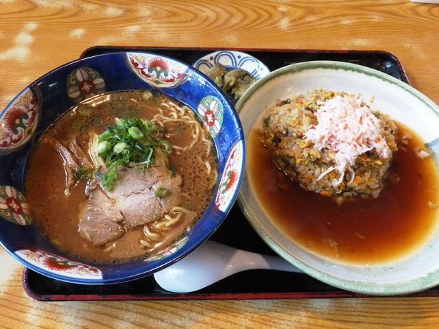 日替わりランチ:あんかけ炒飯+ラーメン_あじへい上野佐那具店