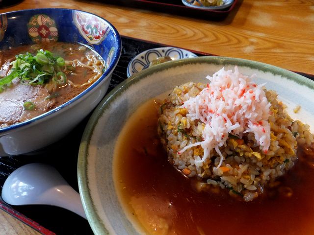 天津飯が炒飯に入れ替わったという感じの「あんかけ炒飯」。_あじへい上野佐那具店
