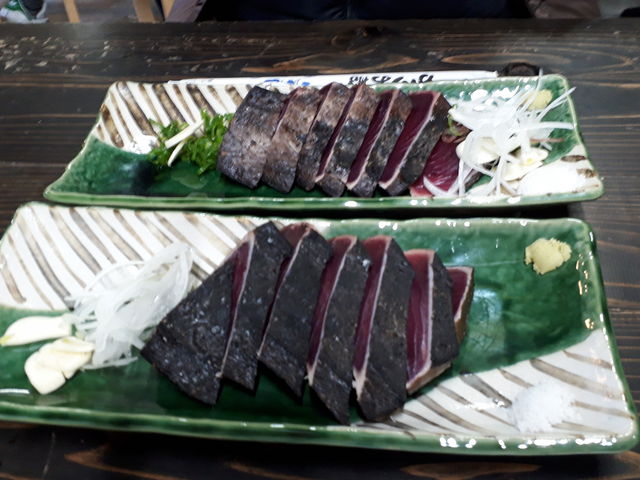 皮側だから黒い_土佐タタキ道場
