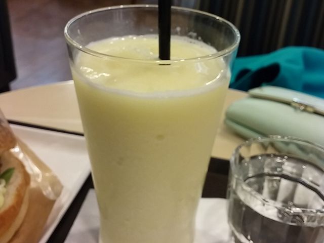 パイナップルスムージー_サンマルクカフェ イオンモール秋田店