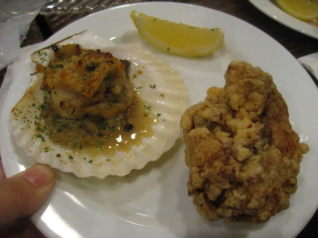 ホタテのバター焼きとジャンボからあげ_アサヒスーパードライ 梅田