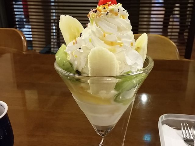 バナナパフェ_ファミリーレストラン園