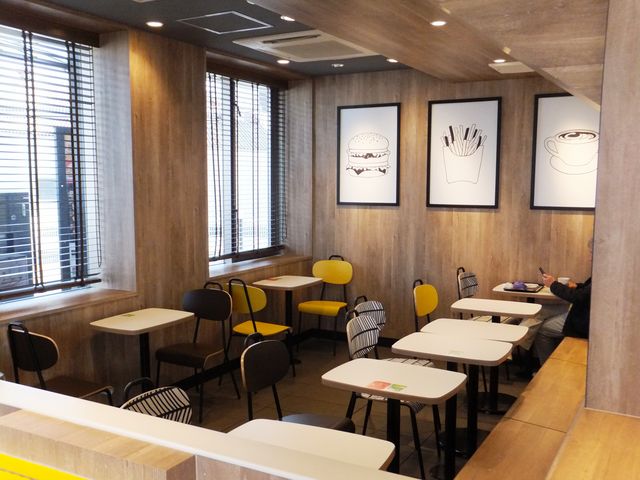 1階イートインの様子_マクドナルド24号川辺店(McDonald’s)