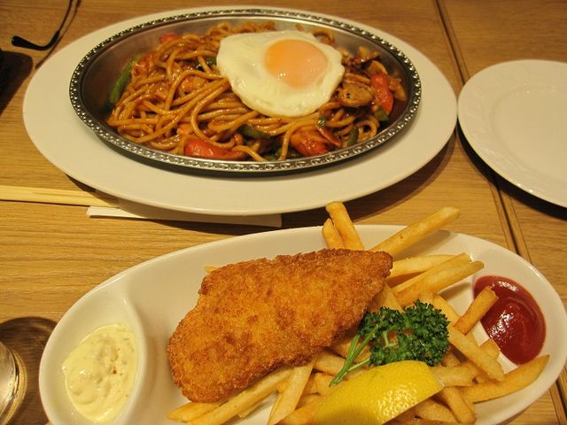 手前フィッシュ&チップス_ブラッスリー・銀座ライオン 羽田空港店