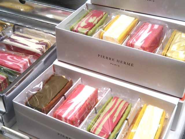 『ピエール・エルメ・パリ・日本橋三越店』。_ピエール・エルメ・パリ・日本橋三越店
