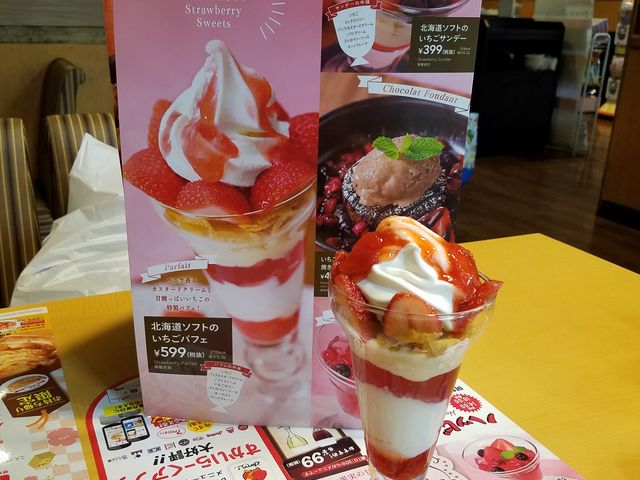 イチゴのパフェ_ガスト西葛西店