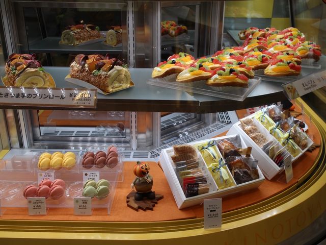ショーウィンドーA_洋菓子 きのとや 大通公園店