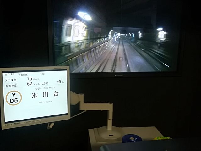 本格的なシュミレーター。ひと駅運転したら交代です。_地下鉄博物館