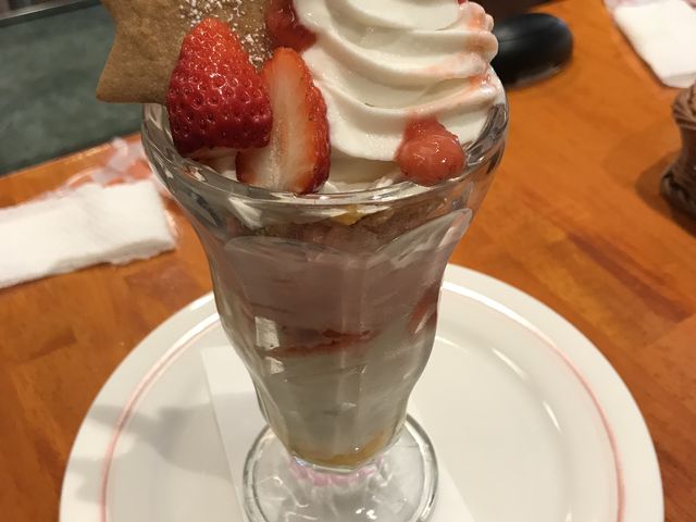 イチゴヨーグルトパフェ_アドホック