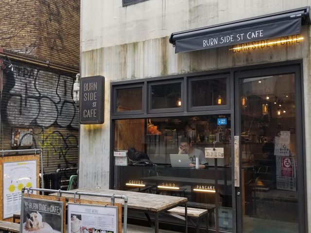The outlook_BURN SIDE ST CAFE(バーンサイドストリートカフェ)