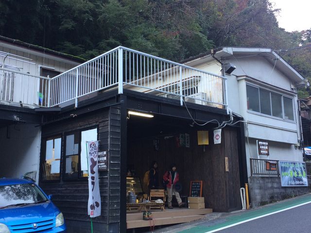 道を挟んだとうふ屋さん_東学坊