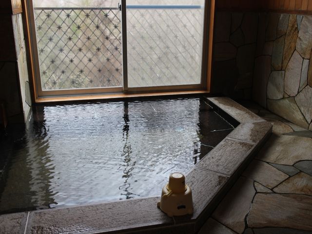 改装前の部屋の温泉風呂_レストラン パシパ