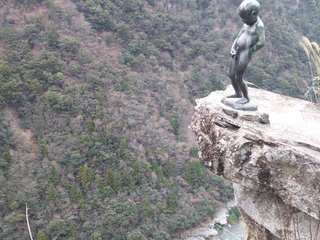 有名な小便小僧の像です。_大歩危・小歩危