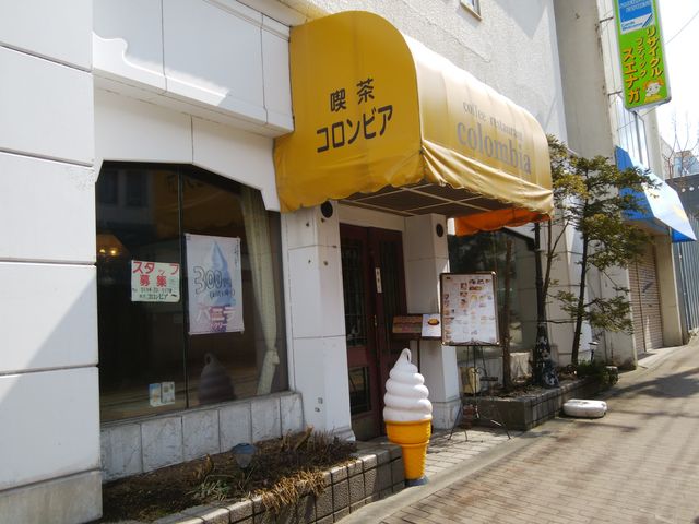 入り口です。_コロンビア喫茶一階