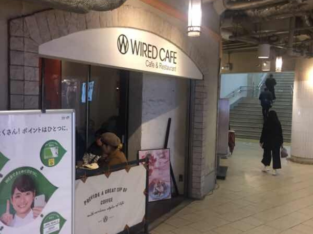 小さなテラス席です。_ワイアードカフェ WIRED CAFE アトレ上野店