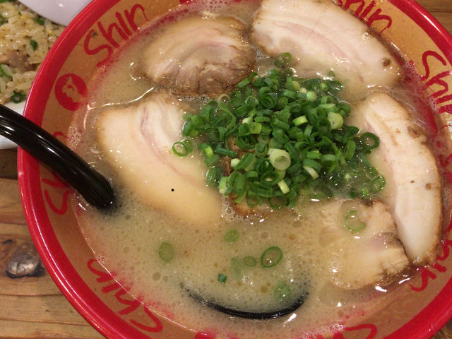 豚骨ラーメン_Shin−Shin・天神店