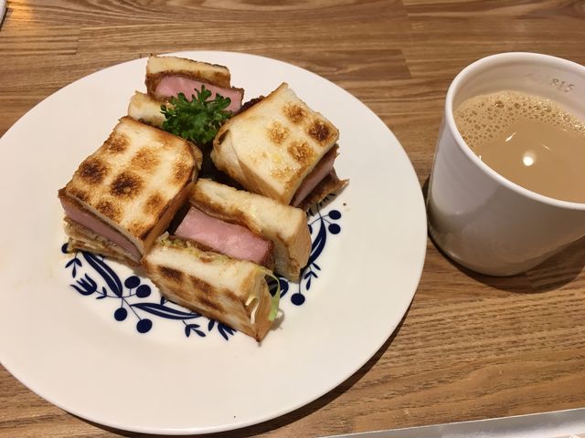 ボリューミーです_ペリカンカフェ