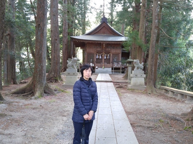 質素な前宮の社殿_式内阿智神社