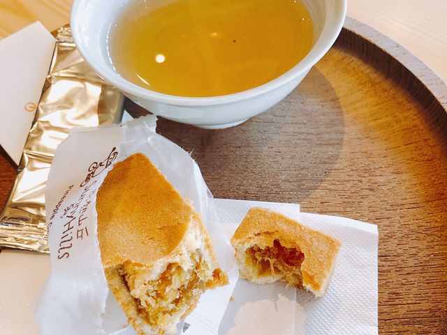 パイナップルケーキとお茶_サニーヒルズ(微熱山丘) 南青山