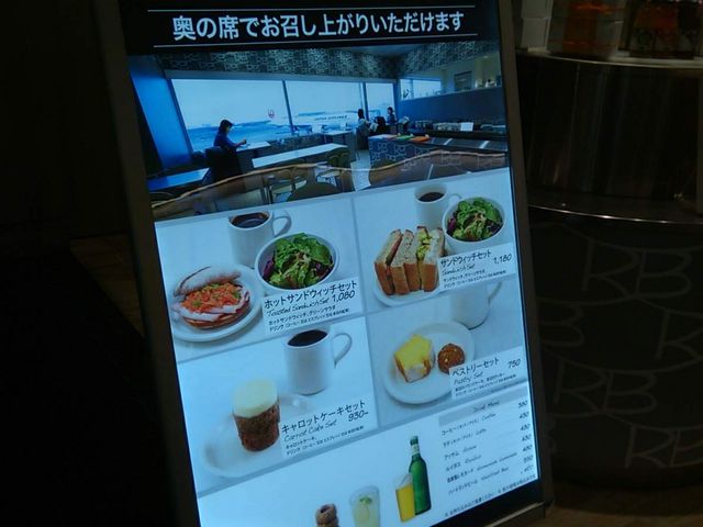 店舗入り口のメニュー_ローズベーカリーオンザランイセタンハネダストア