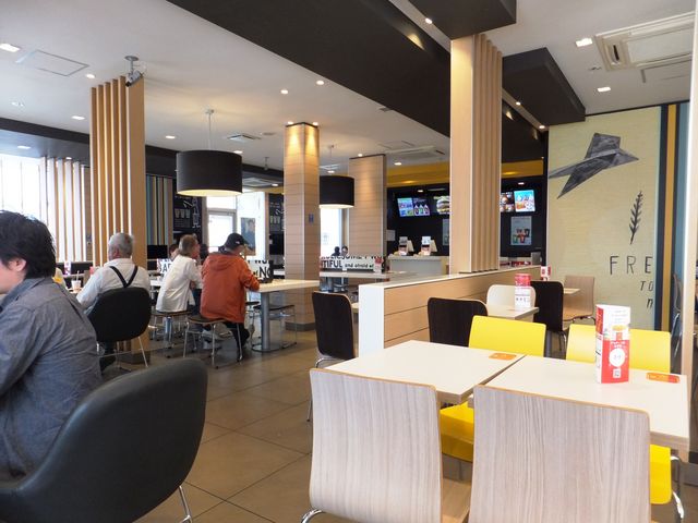 とても広い店舗です。_マクドナルド24号五條店