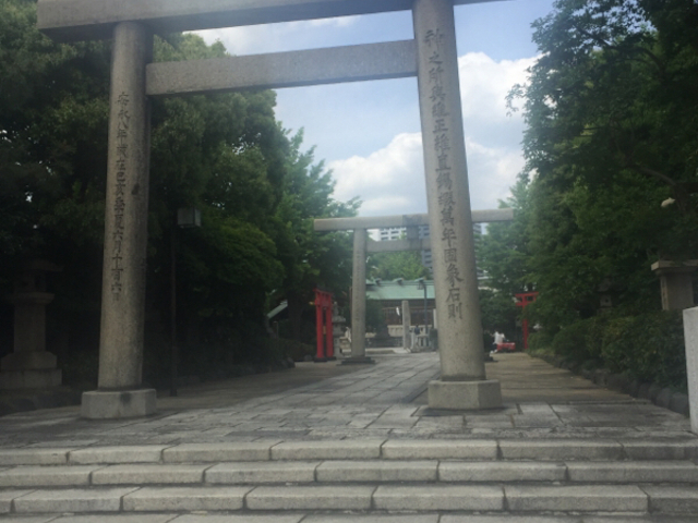 大きな鳥居です。_石浜神社