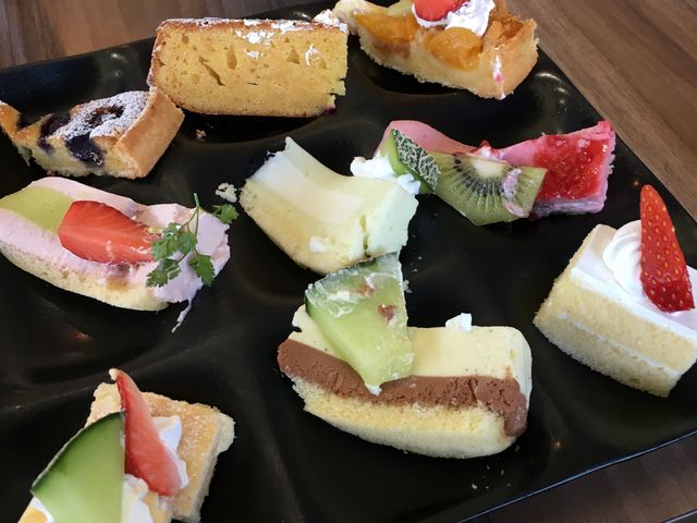 ケーキ沢山_ザ エディスターホテル 成田