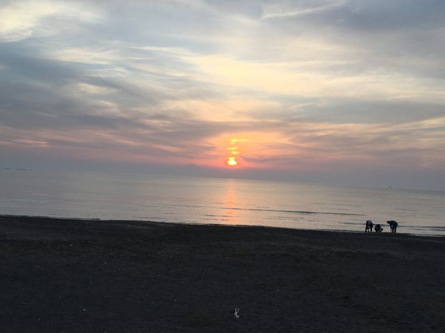 5月下旬、富士山の右手に日は沈みました_原岡海水浴場