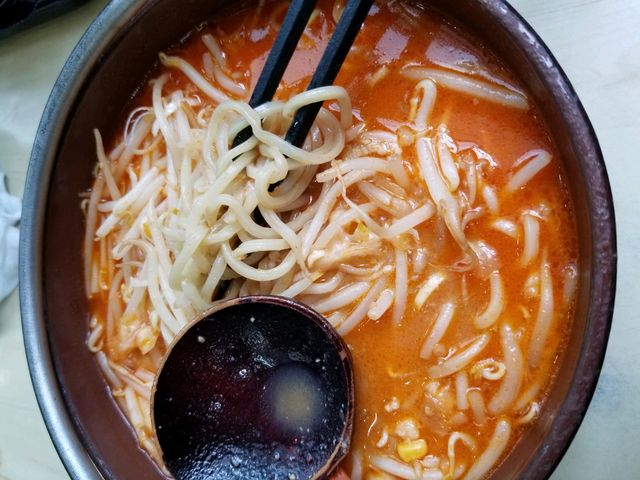 キムチ納豆ラーメン アップ画像_柳屋・大通本店