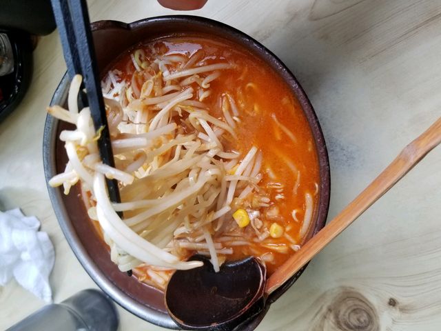 キムチ納豆ラーメン アップ画像_柳屋・大通本店