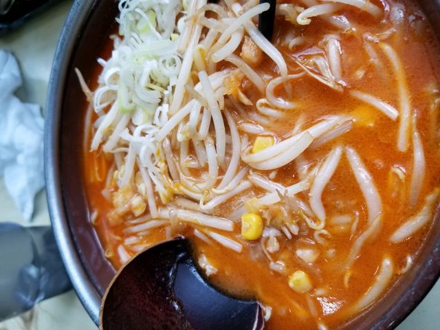 キムチ納豆ラーメン アップ画像_柳屋・大通本店
