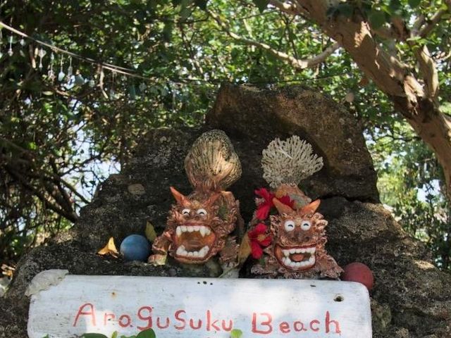 新城海岸、可愛いシーサ_新城海岸