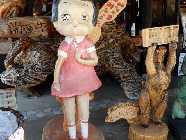 このクオリティではチコちゃんに叱られるのでは?_いなみ木彫りの里創遊館