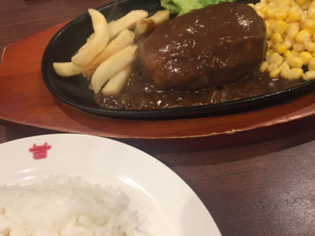 ランチハンバーグです。_肉の万世 神田駅前店