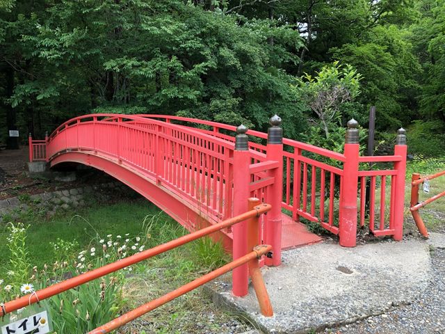 下社春宮浮島社1(春宮方面から浮島に渡る橋)_諏訪大社 下社春宮 浮島社