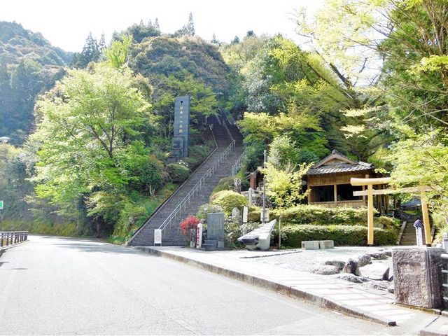 「釈迦院御坂遊歩道:日本一の石段登り口」(右に阿蘇大明神が有る) _日本一の石段(釈迦院御坂遊歩道)