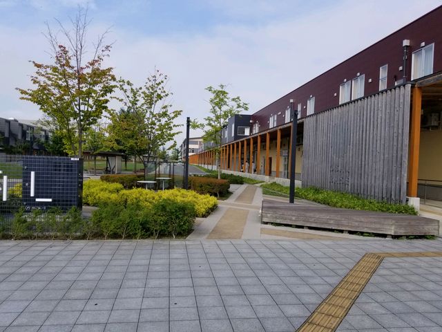 並木も綺麗で建物も立派 _オガール紫波