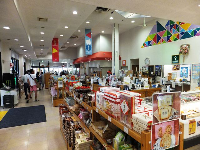 土産物売り場は小さめ_ひるがの高原サービスエリア